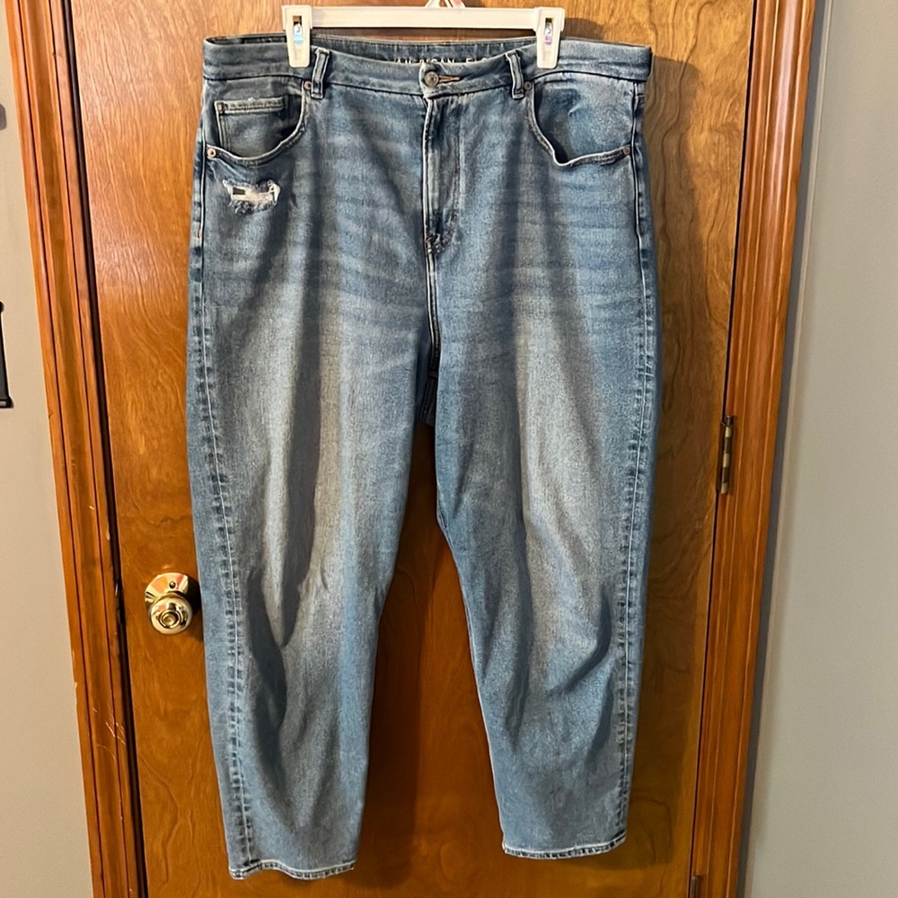 American Eagle Curvy Mom Jeans